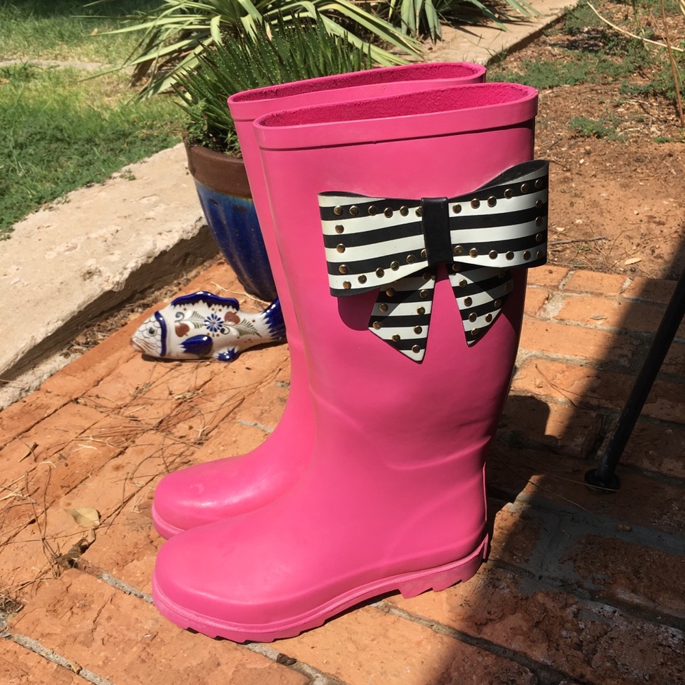 Betsy Johnson Adorable Pink Rainboots